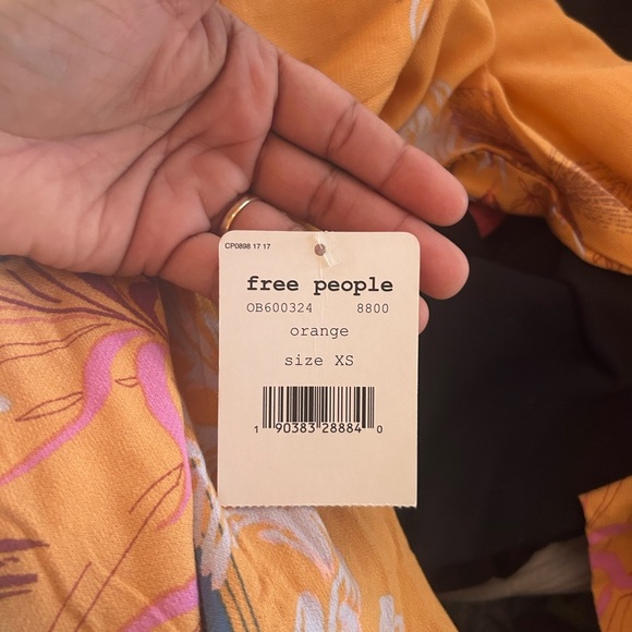 Free People Clear Skies Cold Shoulder Tunic Top Womens Size XSOrange Floral NWT - Picture 9 of 9